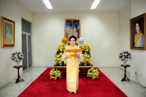 รับผ้าไตร (1)