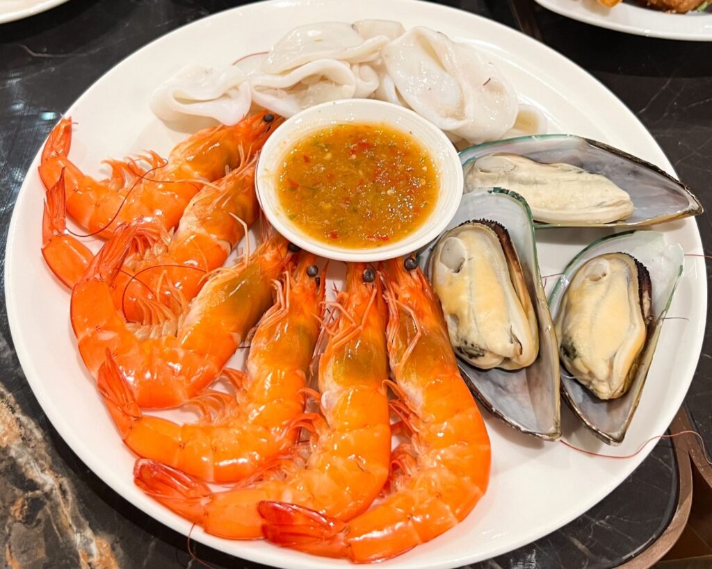 ซีฟู้ดออนไอซ์ (ห้องอาหารเปรมประชากร โรงแรม มิราเคิล แกรนด์ คอนเวนชั่น)