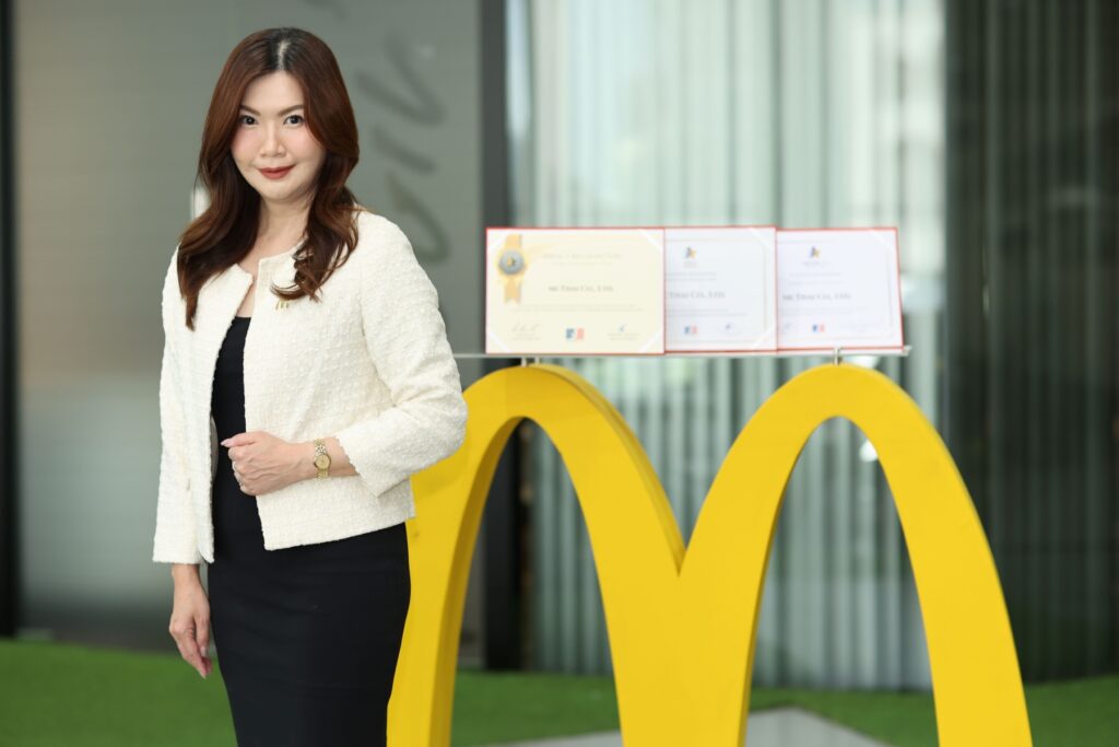 พัชนีวรรณ ตันประวัติ ประธานเจ้าหน้าที่ฝ่า