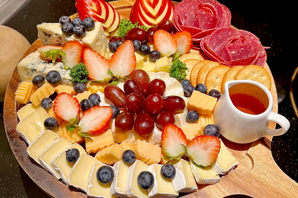 ชีส & บิสกิต (ห้องอาหารสรัสวดี โรงแรม อัศวิน แกรนด์ คอนเวนชั่น)