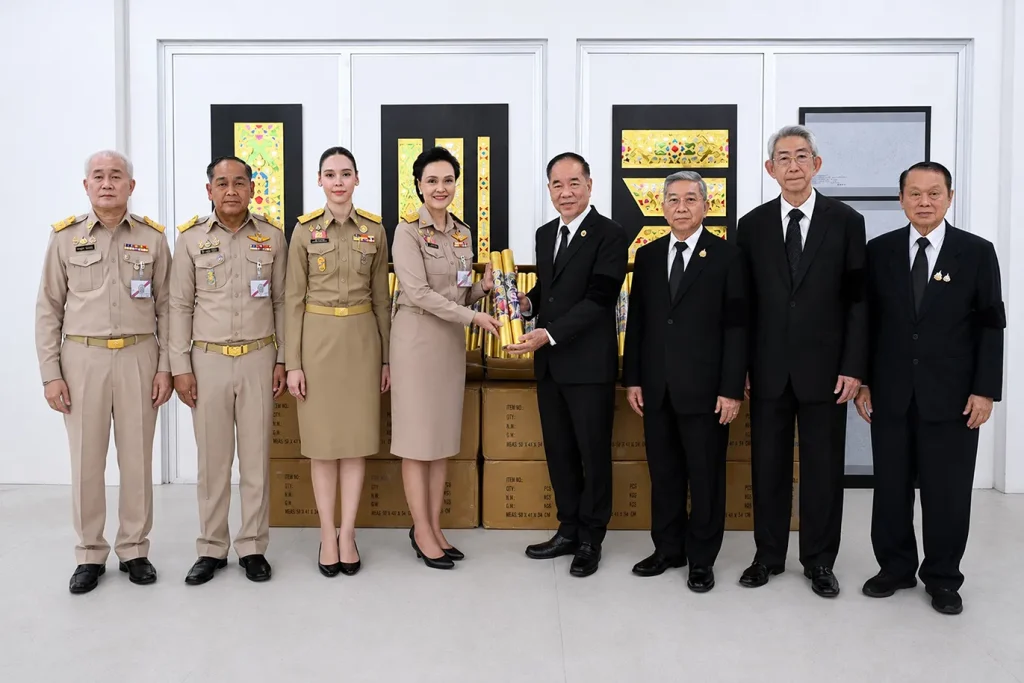 สมาคมวิเทศฯ มอบกระดาษทองย่น สนับสนุนการจัดสร้างพระเมรุมาศ ถวายเป็นพระราชกุศลแด่ สมเด็จพระนางเจ้าสิริกิติ์ พระบรมราชินีนาถ พระบรมราชชนนีพันปีหลวง