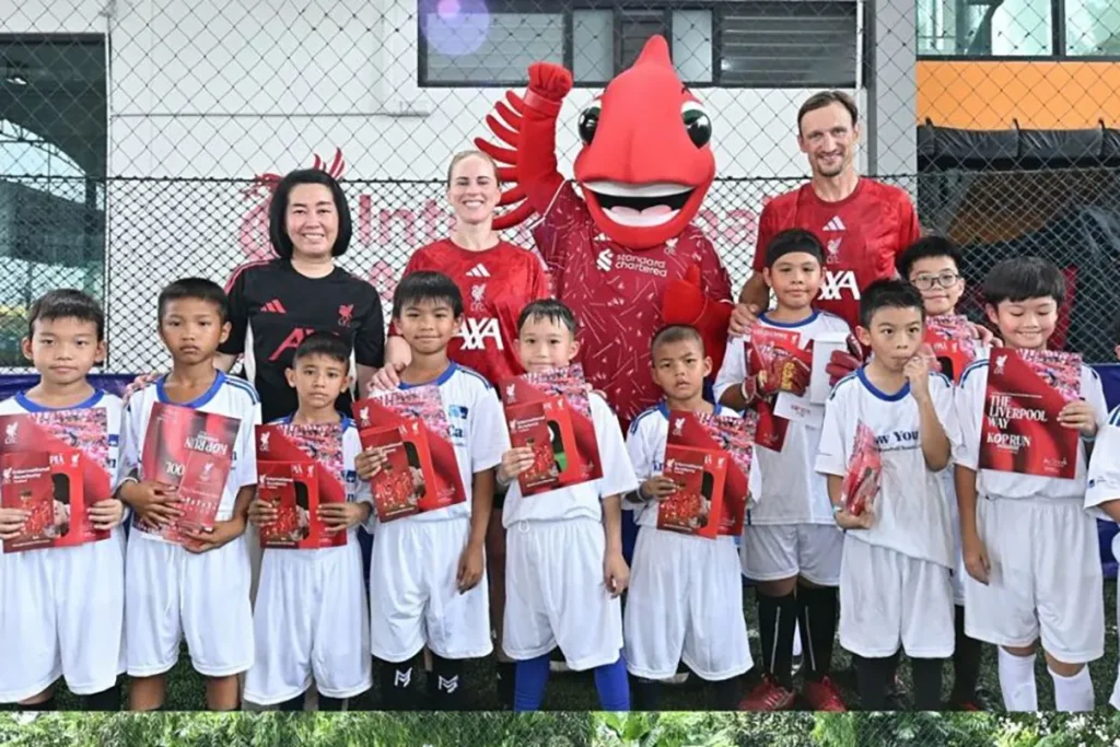 กรุงไทย-แอกซ่า ประกันชีวิต จัดกิจกรรม LFC KOP Run Football Clinic พาเยาวชนฝึกทักษะฟุตบอลกับตำนานนักเตะ ซามี ฮูเปีย และ นาตาชา ดาวี